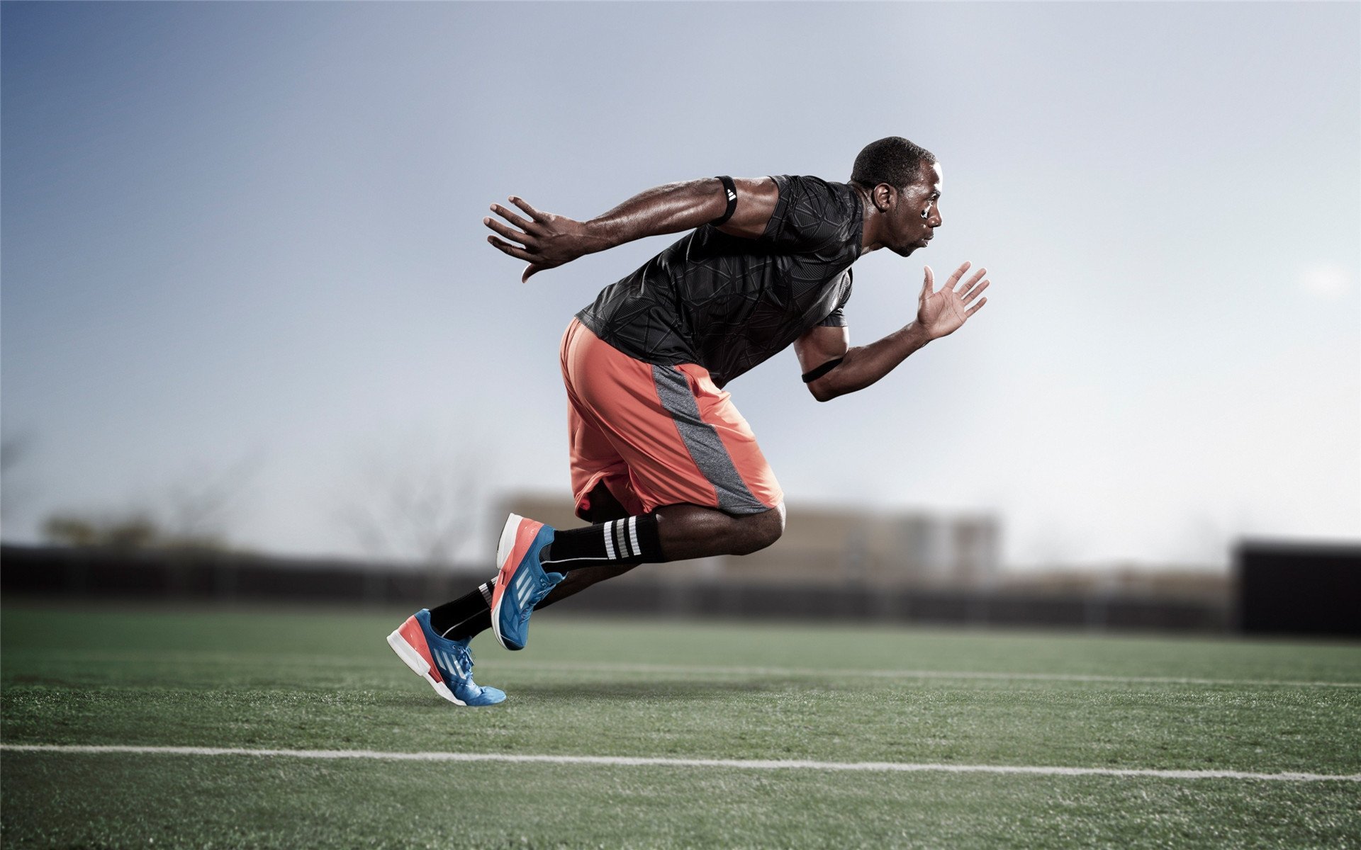 青少年足球场地书籍教材实现标准化，推动科学训练，青少年足球训练教程书籍